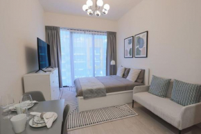 Bright & Modern Studio in Azizi Riviera